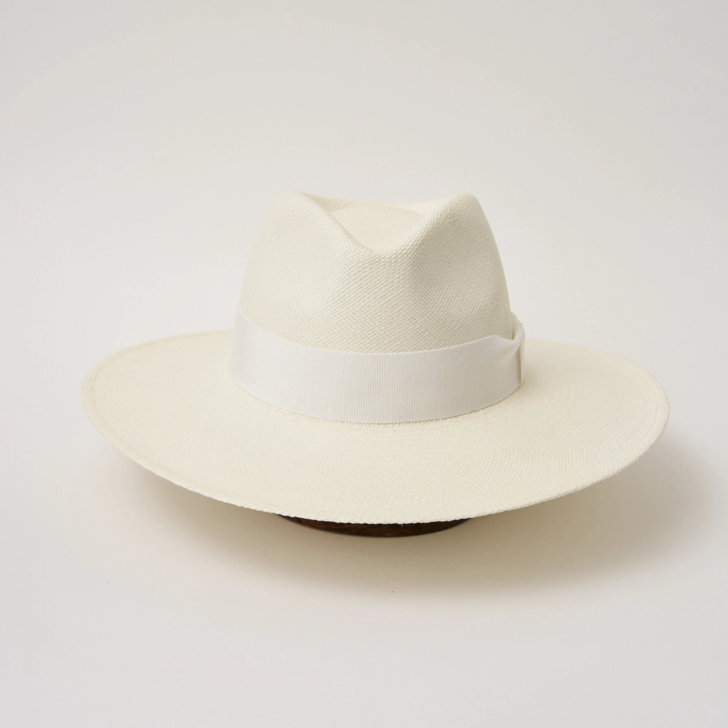 Studio image of the Camilo Oro Cream coloured Panama Hat with White trim taken from the front showing pinch and brim.