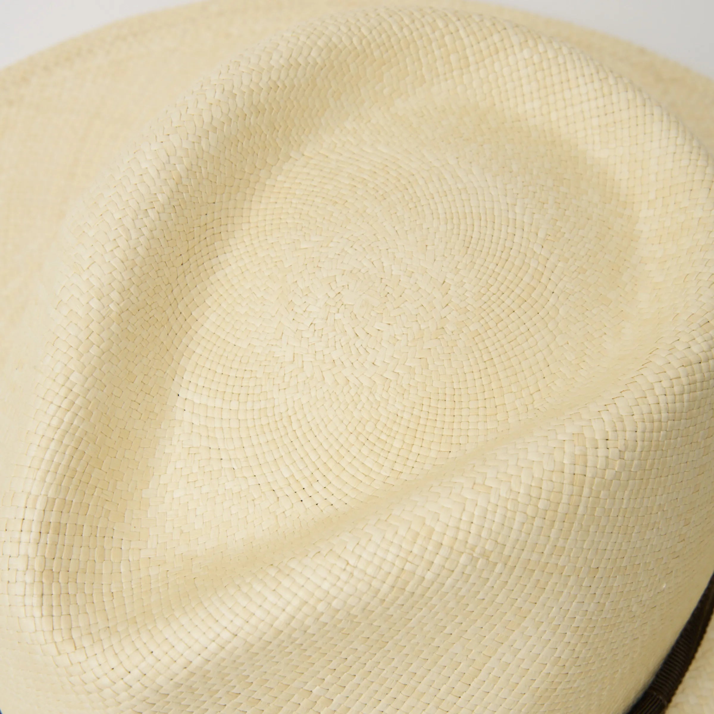 Studio closeup image of the top of the crown on the Natural/Espresso coloured Camilo Oro Panama hat.