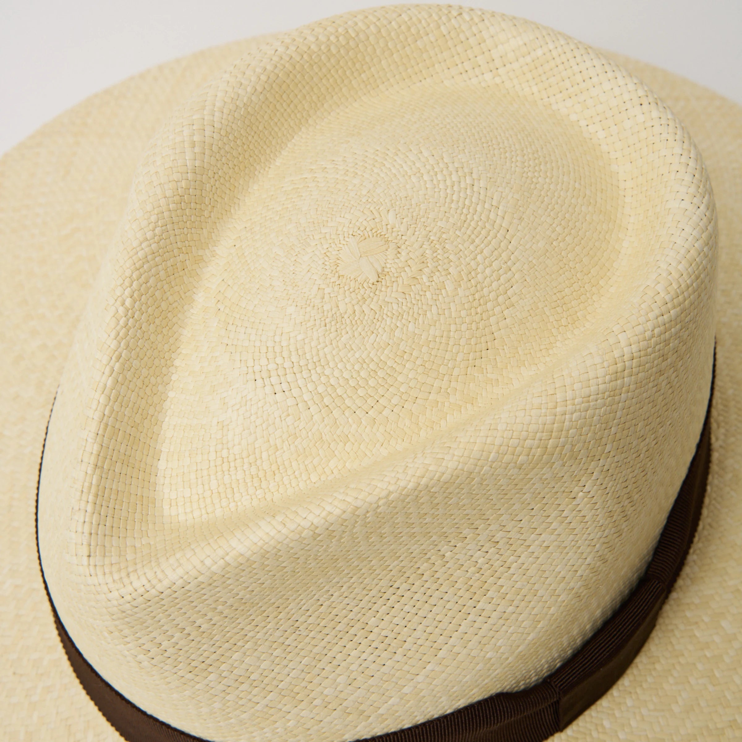 Studio closeup image of the weave on the Natural/Chocolate coloured Camilo Vita Panama hat.